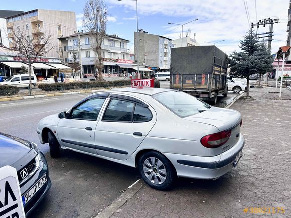 Sahibinden Renault Megane 228 bin km  1.4 motor 2002 Model 