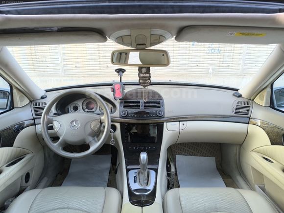 2004 MODEL E 200 CAM TAVAN DERİ ISITMA HAREKET Lİ KOLTUK