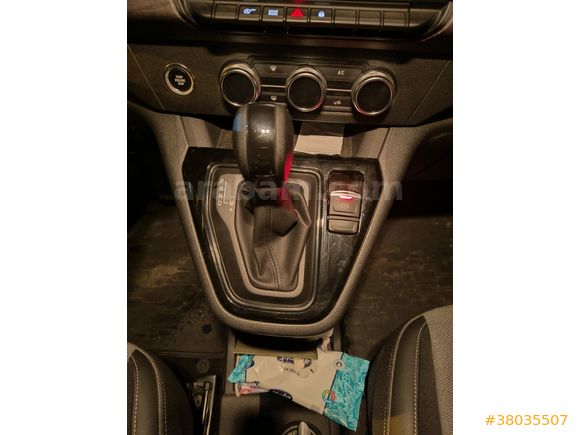 Sahibinden Renault Kangoo Multix 1.3 TCe Iconic 2024 Model