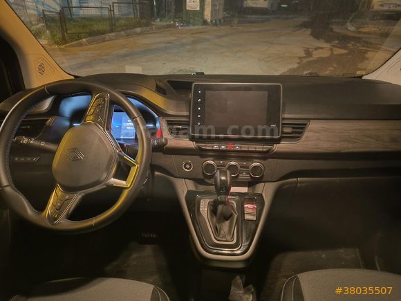 Sahibinden Renault Kangoo Multix 1.3 TCe Iconic 2024 Model
