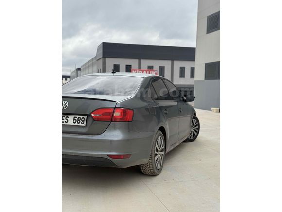 Sahibinden Volkswagen Jetta 1.2 TSi Trendline 2011 Model  180.000 km Gri (titanyum)