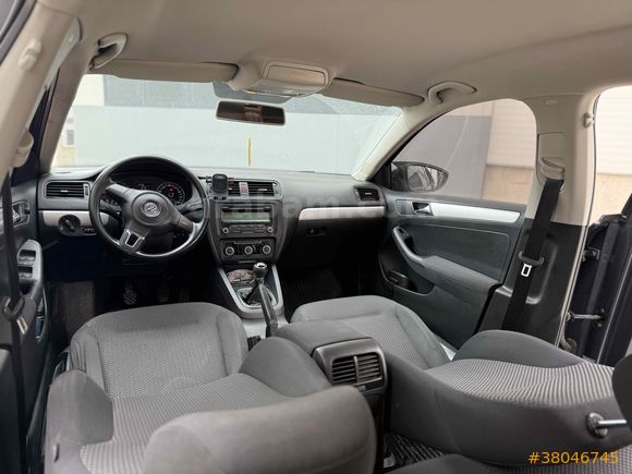 Sahibinden Volkswagen Jetta 1.2 TSi Trendline 2011 Model  180.000 km Gri (titanyum)