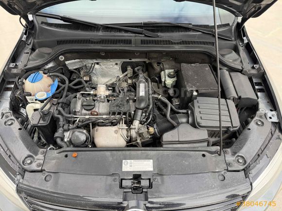 Sahibinden Volkswagen Jetta 1.2 TSi Trendline 2011 Model  180.000 km Gri (titanyum)