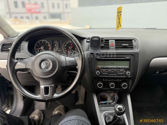 Sahibinden Volkswagen Jetta 1.2 TSi Trendline 2011 Model  180.000 km Gri (titanyum)