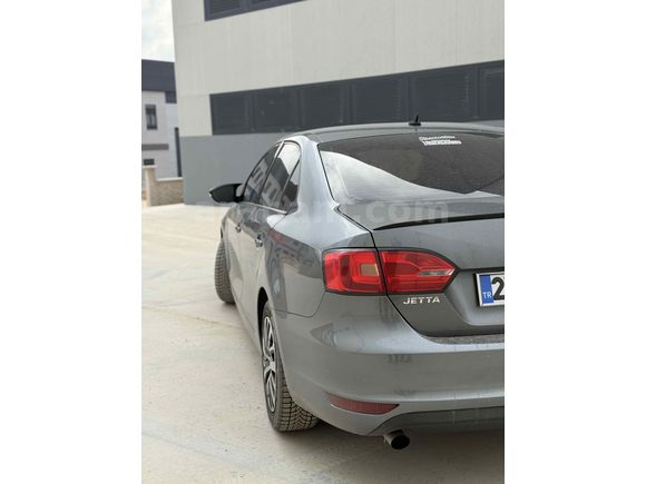 Sahibinden Volkswagen Jetta 1.2 TSi Trendline 2011 Model  180.000 km Gri (titanyum)