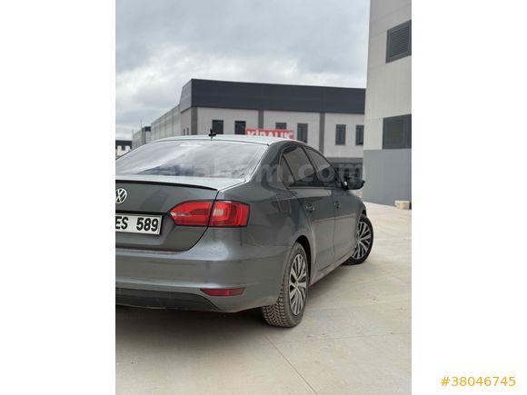 Sahibinden Volkswagen Jetta 1.2 TSi Trendline 2011 Model  180.000 km Gri (titanyum)
