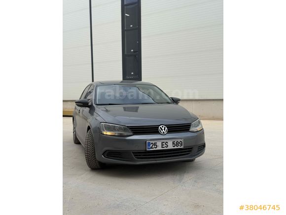 Sahibinden Volkswagen Jetta 1.2 TSi Trendline 2011 Model  180.000 km Gri (titanyum)