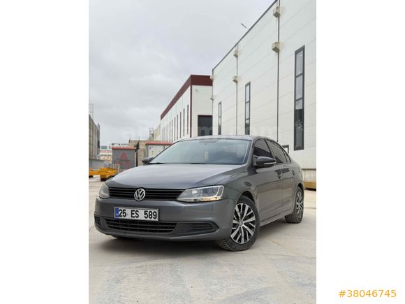 Sahibinden Volkswagen Jetta 1.2 TSi Trendline 2011 Model  180.000 km Gri (titanyum)