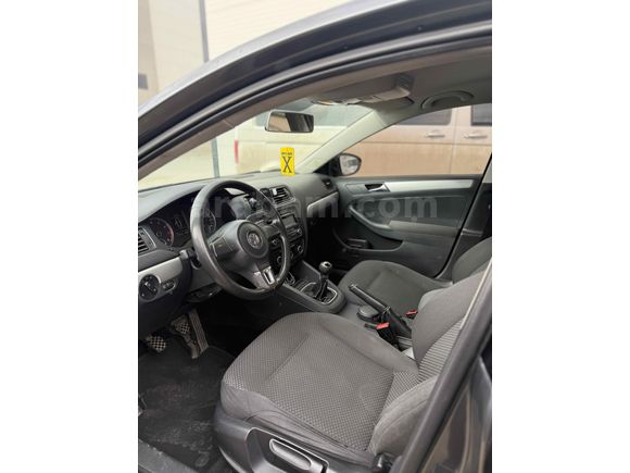 Sahibinden Volkswagen Jetta 1.2 TSi Trendline 2011 Model  180.000 km Gri (titanyum)