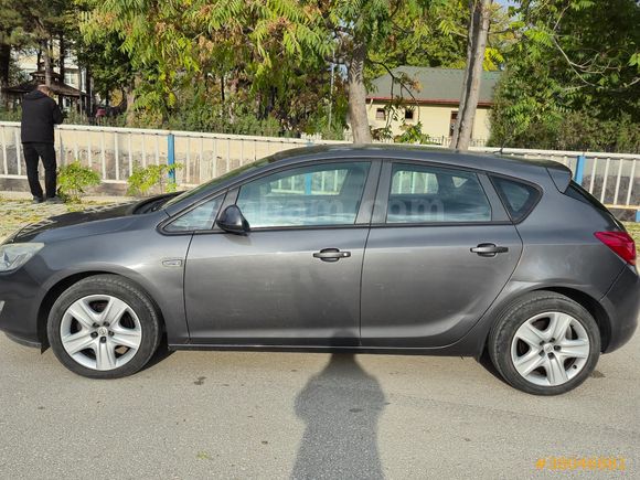 Memurdan Hatasız Boyasız Tramersiz 1.6 Düşük Km