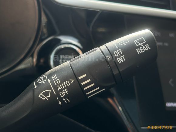 2021 CORSA 1.2T ULTİMATE CAM TAVAN ŞERİT TAKİP 75,000 KM'DE