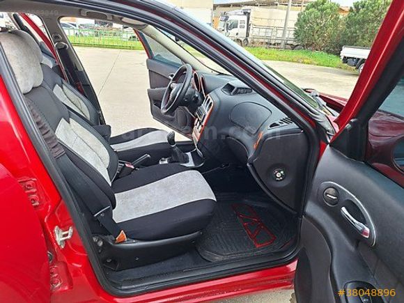 KIRMIZI ŞİMŞEK 2006 MODEL ALFA ROMEO 156 1.6 TS DİSTİNCTİVE