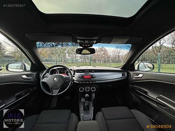 İKİZ MOTORS GİULİETTA 42BİN KM CAM TAVAN OTMATİK 170HP