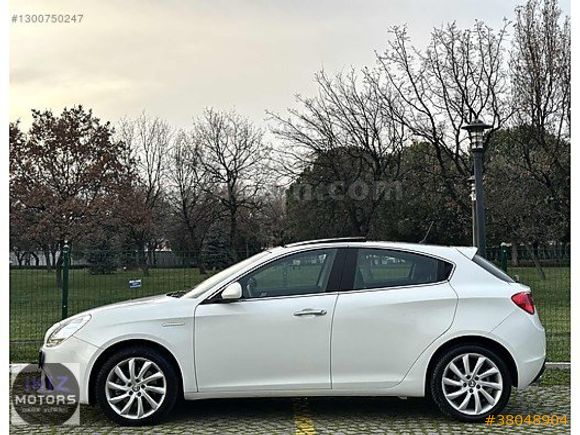 İKİZ MOTORS GİULİETTA 42BİN KM CAM TAVAN OTMATİK 170HP