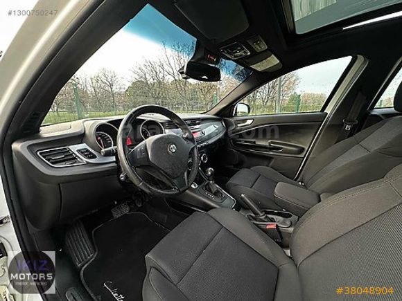 İKİZ MOTORS GİULİETTA 42BİN KM CAM TAVAN OTMATİK 170HP