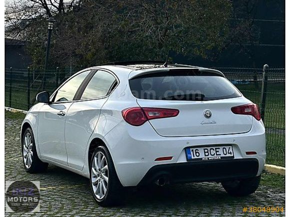 İKİZ MOTORS GİULİETTA 42BİN KM CAM TAVAN OTMATİK 170HP