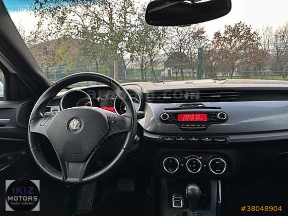 İKİZ MOTORS GİULİETTA 42BİN KM CAM TAVAN OTMATİK 170HP