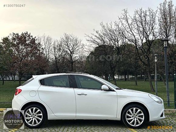 İKİZ MOTORS GİULİETTA 42BİN KM CAM TAVAN OTMATİK 170HP