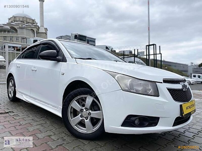 Galeriden Chevrolet Cruze 1.6 Sport 2010 Model İstanbul 249.000 km Beyaz