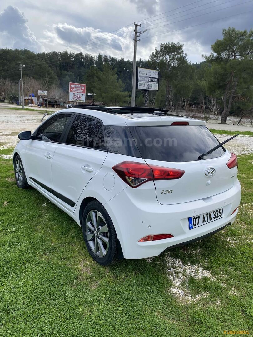 Sahibinden Hyundai i20 1.4 CRDi Elite Smart 2016 Model Antalya 142.000 km Beyaz 6