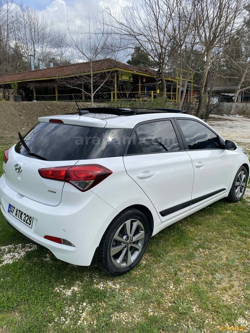 Sahibinden Hyundai i20 1.4 CRDi Elite Smart 2016 Model Antalya 142.000 km Beyaz 7