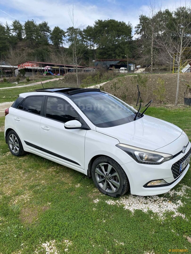 Sahibinden Hyundai i20 1.4 CRDi Elite Smart 2016 Model Antalya 142.000 km Beyaz 2