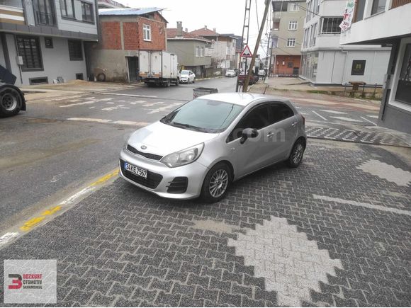 2015 KIA RİO 1.4 CRDI 200000 KM MASRAFSIZ HATASIZ BOYASIZ