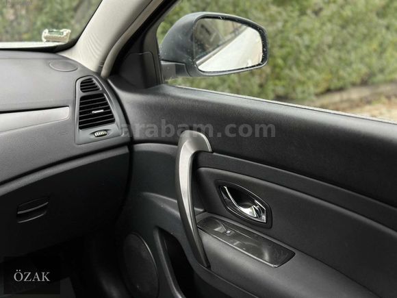 ÖZAK-2012 MODEL RENAULT LATİTUDE 1.5 DCI PRİVİLEGE NAVİGASYON