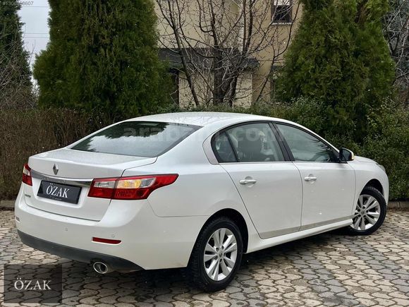 ÖZAK-2012 MODEL RENAULT LATİTUDE 1.5 DCI PRİVİLEGE NAVİGASYON