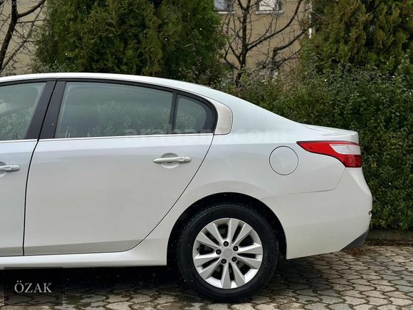 ÖZAK-2012 MODEL RENAULT LATİTUDE 1.5 DCI PRİVİLEGE NAVİGASYON