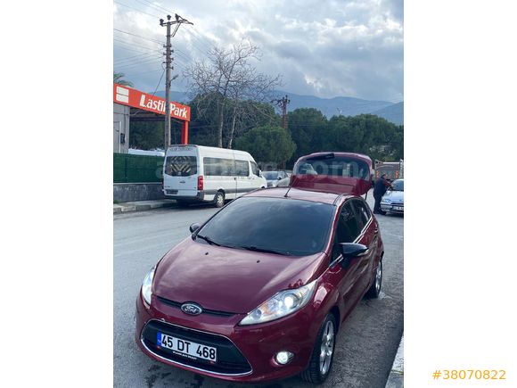 Sahibinden Ford Fiesta 1.4 TDCi Titanium X 2011 Model  211.000 km Bordo