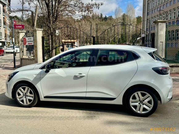 MANUEL  Renault Clio 1.0 TCe Evolution 2025 Model 