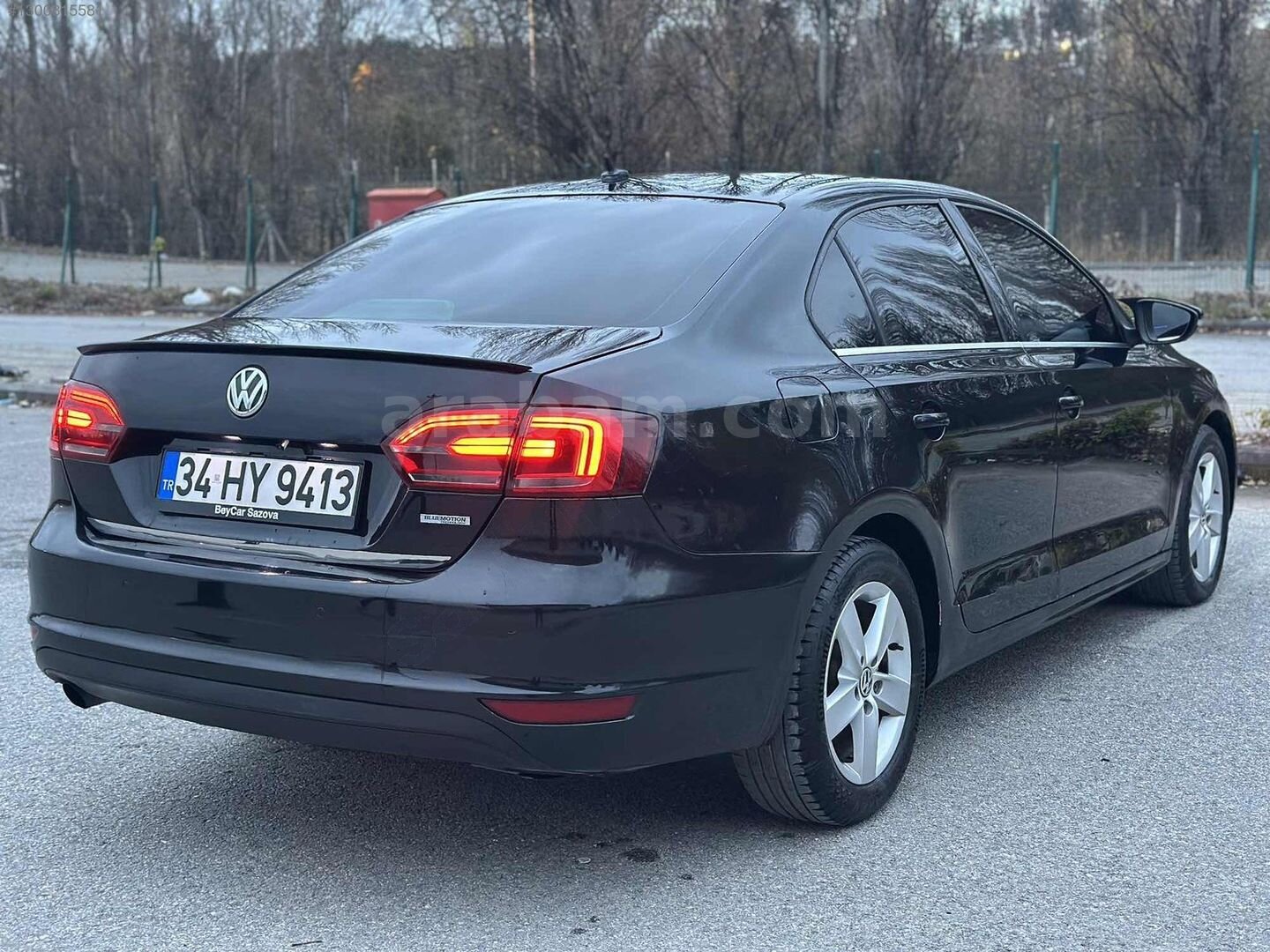 Galeriden Volkswagen Jetta 1.6 TDi Highline 2013 Model Eskişehir 240.000 km Siyah 6