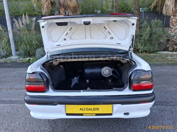 ALİ GALERİDEN KLİMALI RENAULT 19 EUROPA BOYASIZ 94 MODEL