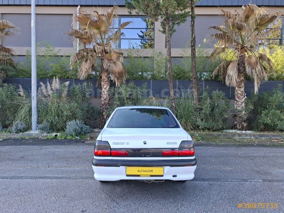 ALİ GALERİDEN KLİMALI RENAULT 19 EUROPA BOYASIZ 94 MODEL