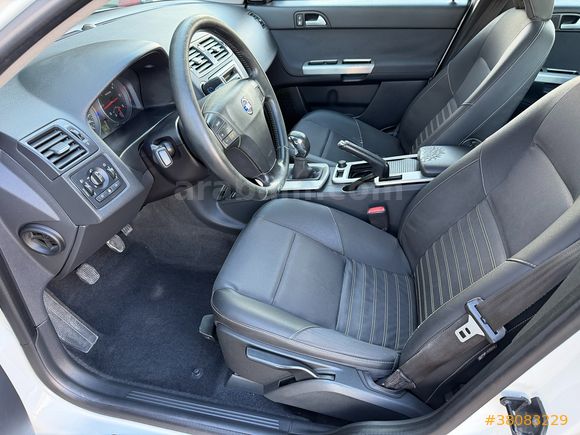 AKTİF den 2009 VOLVO S40 1.6 D PREMIUM EDITION 109 HP BAKIMLI. .