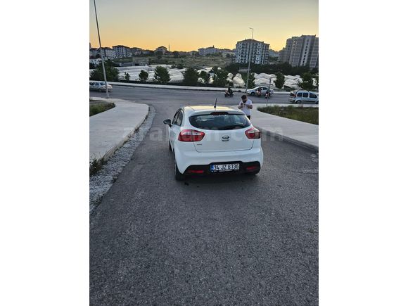 Kia Rio 1.4 CRDi Fancy 2013 Model