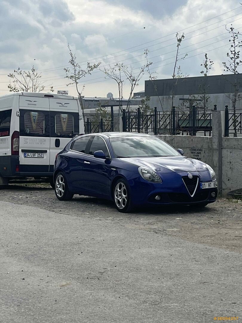 Sahibinden Alfa Romeo Giulietta 1.6 JTD Super TCT 2016 Model İstanbul 210.000 km Mavi (metalik) 1