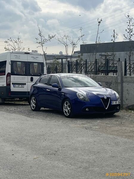 Sahibinden Alfa Romeo Giulietta 1.6 JTD Super TCT 2016 Model İstanbul 210.000 km Mavi (metalik)