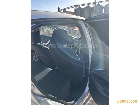 Sahibinden Ford Fiesta 1.4 Titanium 2011 Model 