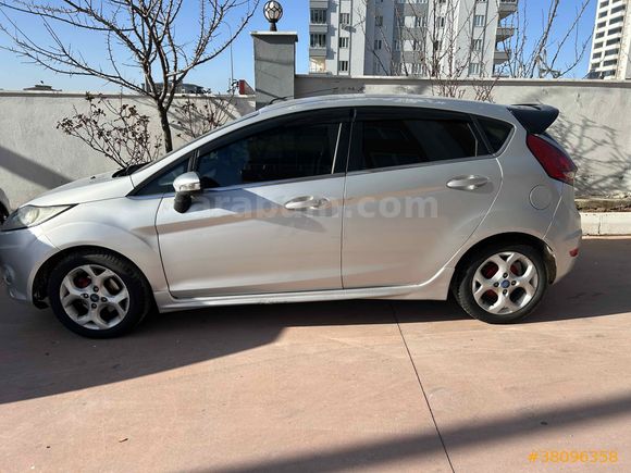 Sahibinden Ford Fiesta 1.4 Titanium 2011 Model 