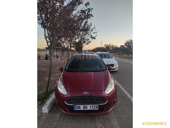 Sahibinden Ford Fiesta 1.6 Titanium 2013 Model  137.000 km Bordo