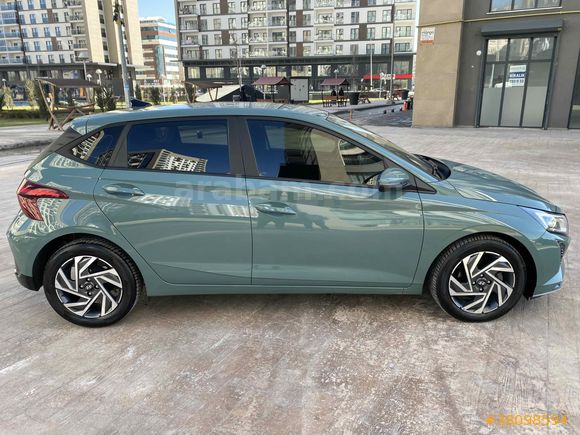 HATASIZ BOYASIZ TRAMERSİZ Hyundai i20 1.0 T-GDI Style 2024 OTOMATİK Sadece 16.000 km