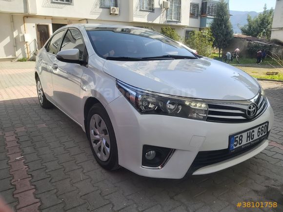 Sahibinden Toyota Corolla 1.6 Touch 2015 Model  171.000 km Beyaz