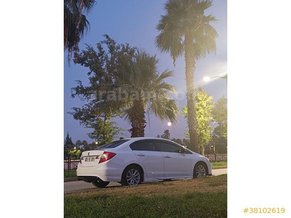 Sahibinden Honda Civic 1.6 Eco Elegance otomatik 2012 Model  200.000 km Beyaz
