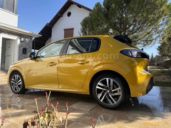 Galeriden Peugeot 208 1.2 PureTech Allure 2023 Model Antalya