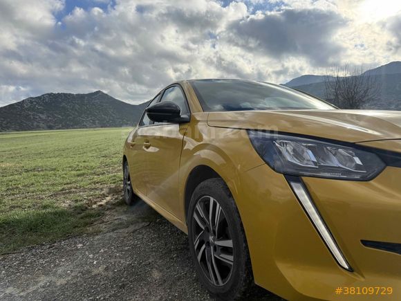 Galeriden Peugeot 208 1.2 PureTech Allure 2023 Model Antalya