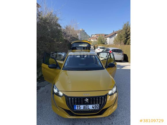 Galeriden Peugeot 208 1.2 PureTech Allure 2023 Model Antalya