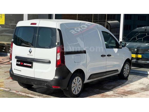 VEİS OTOMOTİV'DEN RENAULT EXPRESS VAN BOYASIZ %20 FATURALI