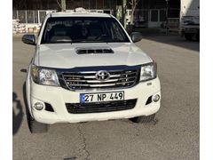 Sahibinden Toyota Hilux 2.5 D-4D 4x2 Adventure 2012 Model  385.000 km Beyaz